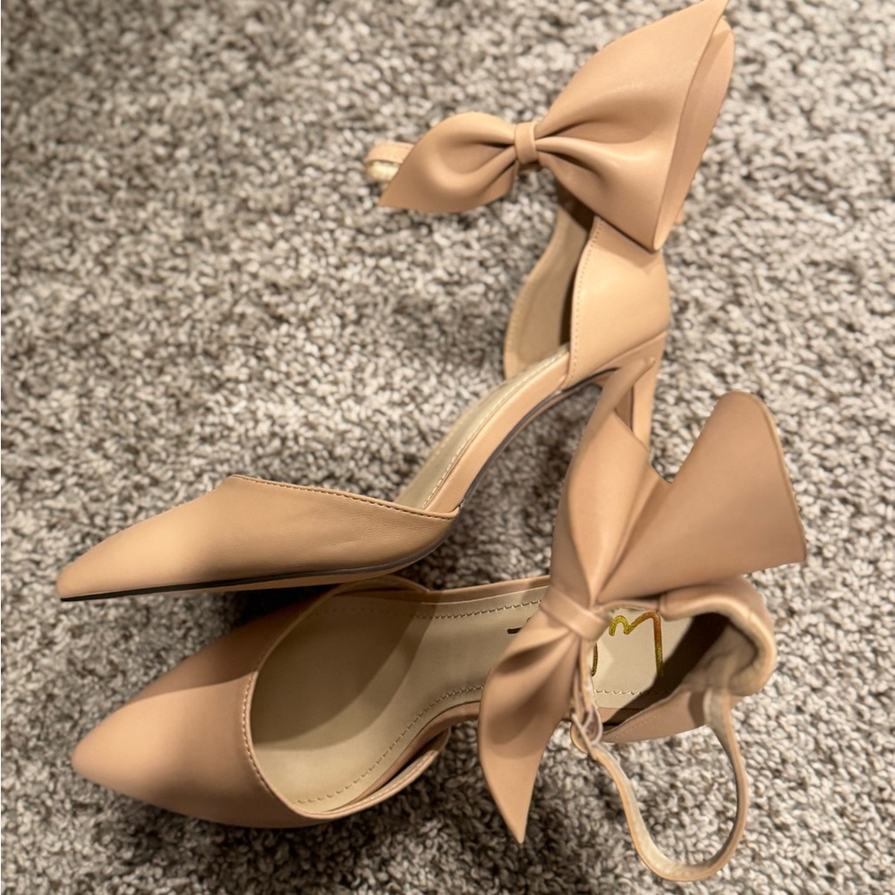 Elegant Tan Bow Heels